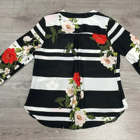 Zac & Rachel 3/4 Sleeve V-Neck Blouse Black White Striped Floral PM - Picture 13 of 15
